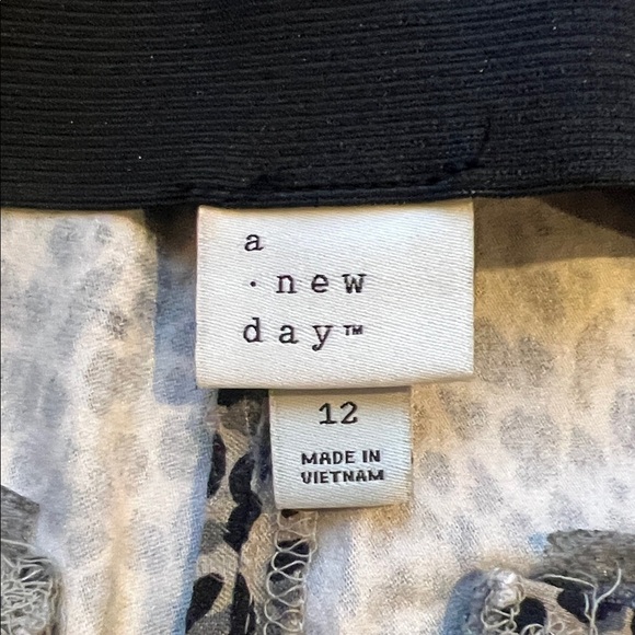 A New Day cheetah Leopard Print Pants - Picture 2 of 3